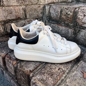 Alexander McQueen Men's Oversized Sneaker in White/Black Sz 40 D